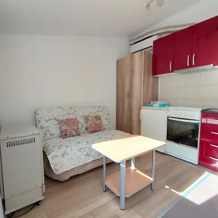Apartment Mala Dvorisna Garsonjera Za 1-2 Osobe